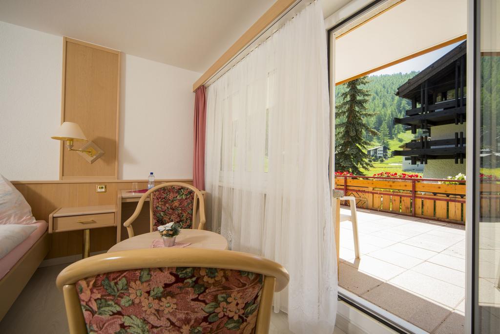 Wellness- Und Schneesporthotel Christiania Saas-Almagell ภายนอก รูปภาพ