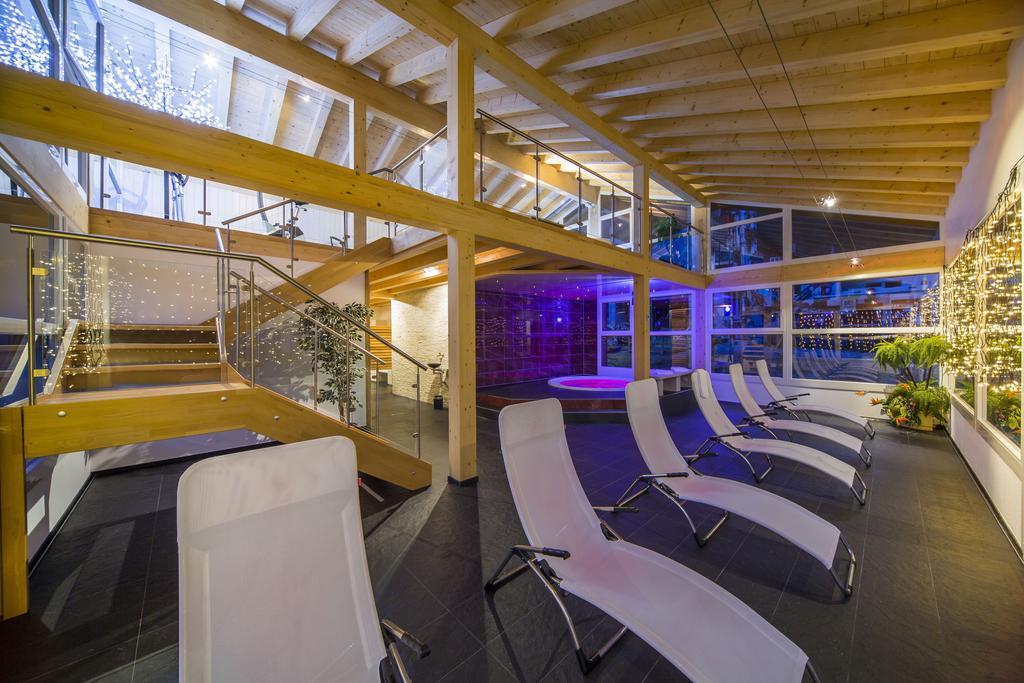 Wellness- Und Schneesporthotel Christiania Saas-Almagell ภายนอก รูปภาพ