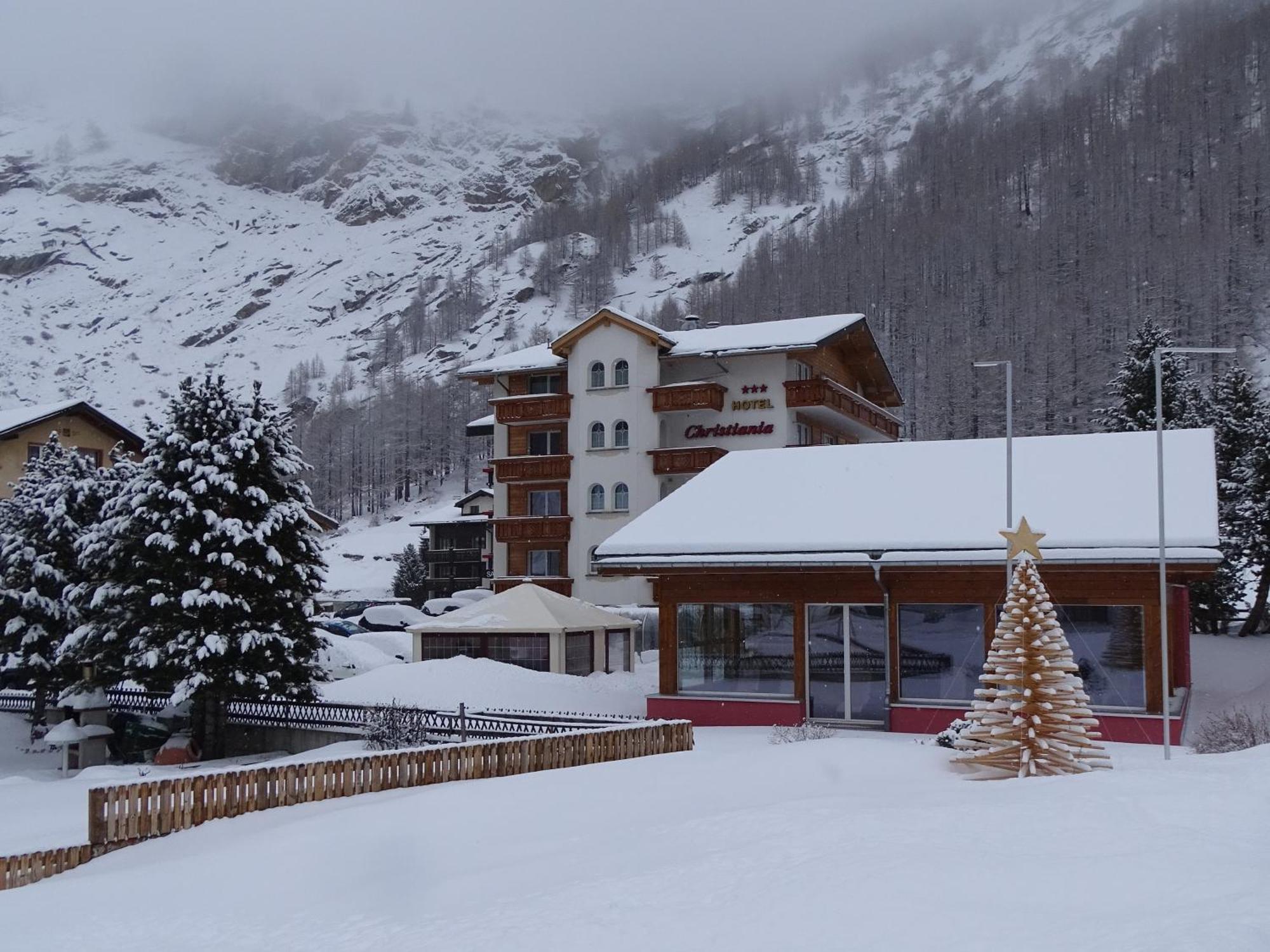 Wellness- Und Schneesporthotel Christiania Saas-Almagell ภายนอก รูปภาพ