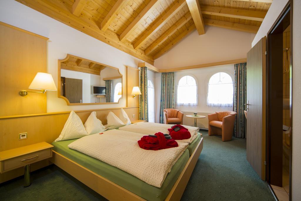 Wellness- Und Schneesporthotel Christiania Saas-Almagell ภายนอก รูปภาพ