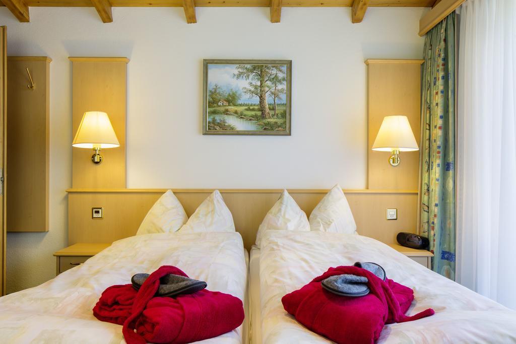 Wellness- Und Schneesporthotel Christiania Saas-Almagell ภายนอก รูปภาพ