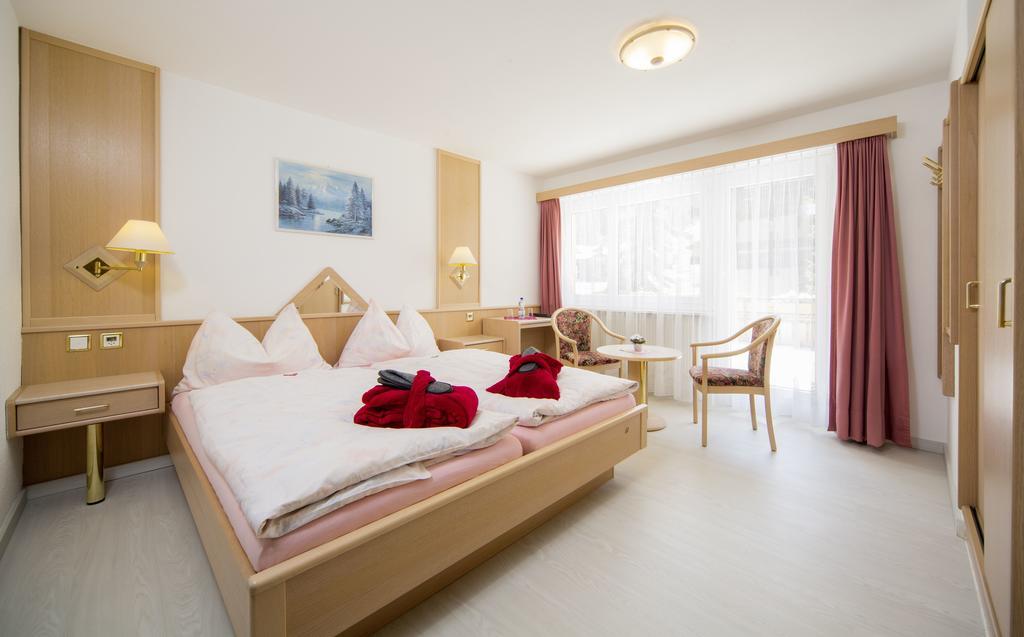 Wellness- Und Schneesporthotel Christiania Saas-Almagell ภายนอก รูปภาพ