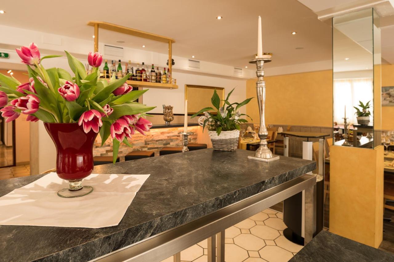 Wellness- Und Schneesporthotel Christiania Saas-Almagell ภายนอก รูปภาพ