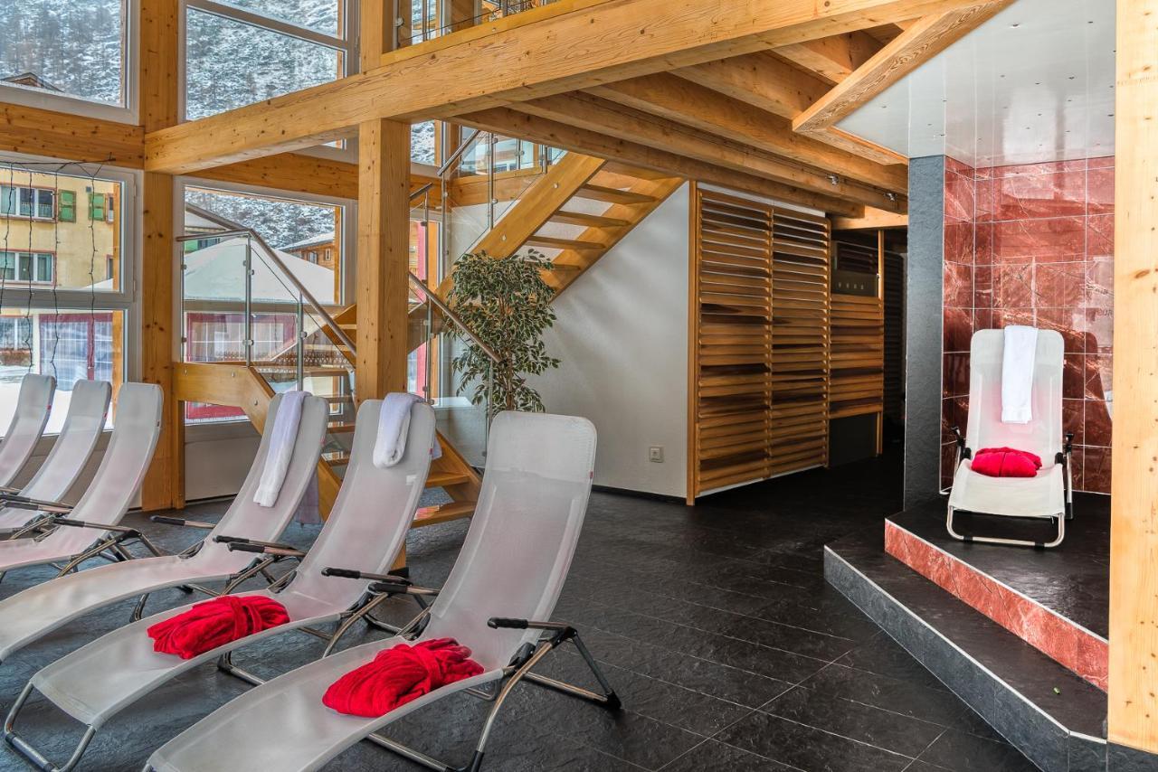 Wellness- Und Schneesporthotel Christiania Saas-Almagell ภายนอก รูปภาพ